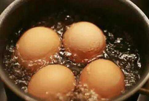 米醋煮鸡蛋的功效与作用 米醋煮鸡蛋的功效与作用及食用方法