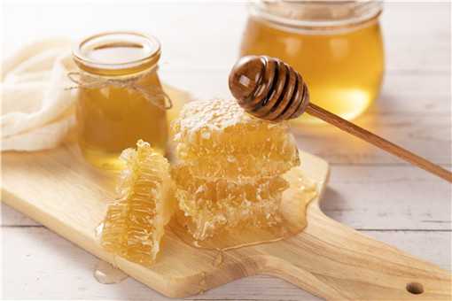 蜂蜜的作用与功效有哪些 蜂蜜的作用与功效有哪些好处