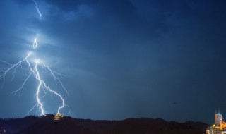 梦到雷电是什么意思（梦见雷电什么意思）