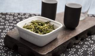 夏天喝红茶好还是绿茶好 夏天喝红茶还是绿茶哪个好