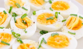 煮熟的鸡蛋如何切蛋黄不散（如何切鸡蛋黄不碎）