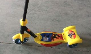 选购儿童滑板车要注意什么 儿童初学者滑板车买什么样子的