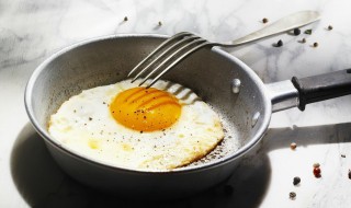 怎样煎一个漂亮的单面煎蛋 怎么样做一个完整的煎蛋