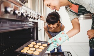 家用烤箱做饼干的方法 烤箱自己做饼干的方法