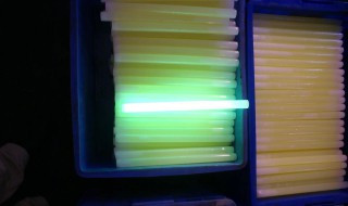 荧光棒放冰箱真能二次发光吗 荧光棒是不是放进了冰箱还可以亮