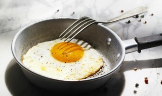 半生不熟的鸡蛋可以食用吗 为什么不能吃半生不熟的鸡蛋