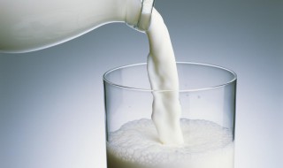 微波炉热牛奶会损失营养吗 微波炉里热牛奶 会影响牛奶的营养成分吗