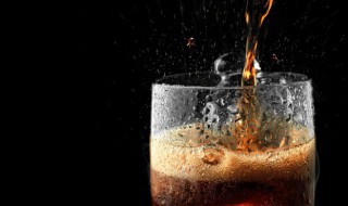 碳酸饮料过期能喝吗（碳酸饮料过期半年还能喝吗）