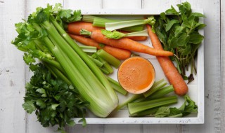 新鲜蔬菜放冰箱能放多久（新鲜蔬菜放冰箱能放多久的害处）