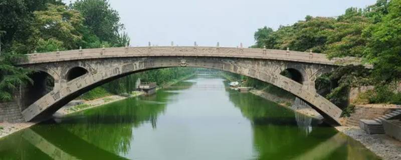 赵州桥不但坚固而且什么 赵州桥不但坚固而且什么把句子写具体