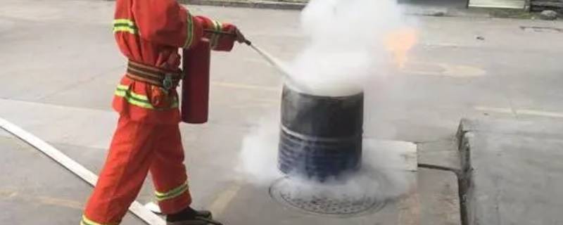 普通的干粉灭火器可以扑救火灾吗 普通的干粉灭火器可以扑灭