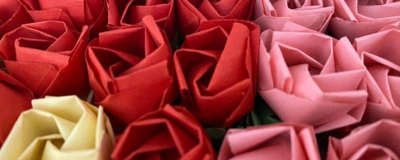 怎么用纸巾折玫瑰花（怎么用纸巾折玫瑰花,简单又好看）