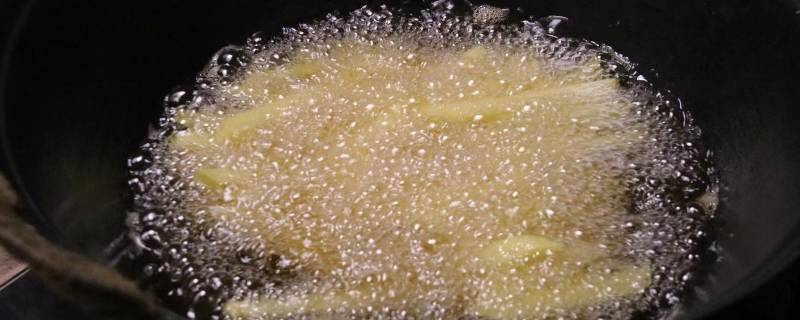 油锅起泡沫是什么原因 油在锅里起泡沫是怎么回事