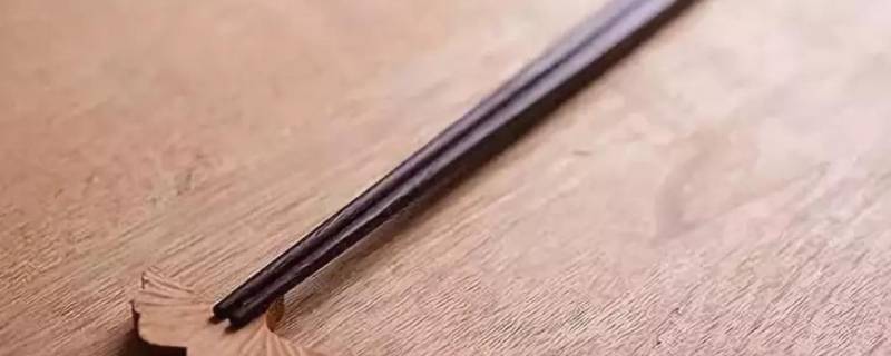 新买的筷子第一次用怎么处理 新买的筷子第一次用怎么处理使用时间久点