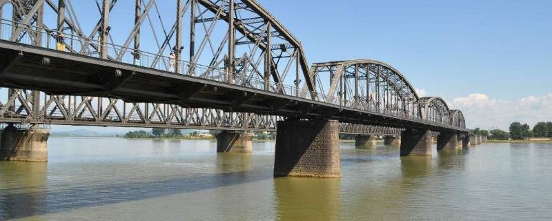 鸭绿江大桥在哪个城市 鸭绿江桥在哪里个城市