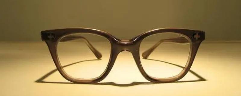 聚焦眼镜和普通眼镜有什么区别（多焦点眼镜和普通近视镜的区别）