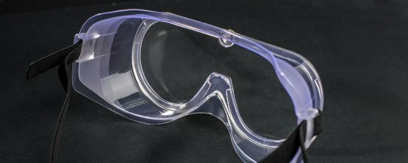 防固体碎屑的护目镜的用途是（护目镜的材料或成分）