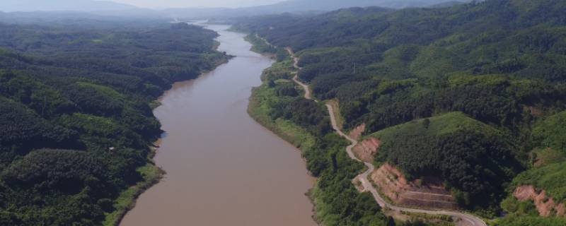 湄公河发源于 湄公河发源于中国唐古拉山的东北坡在我国境内被称为