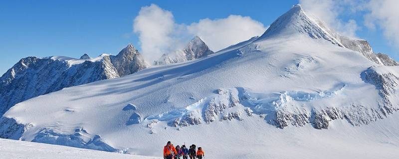 南极洲最高的山峰叫什么（南极洲最高的山是什么山）