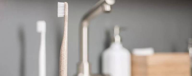 新牙刷第一次使用需要用开水泡吗 新牙刷第一次使用需要用开水泡吗为什么