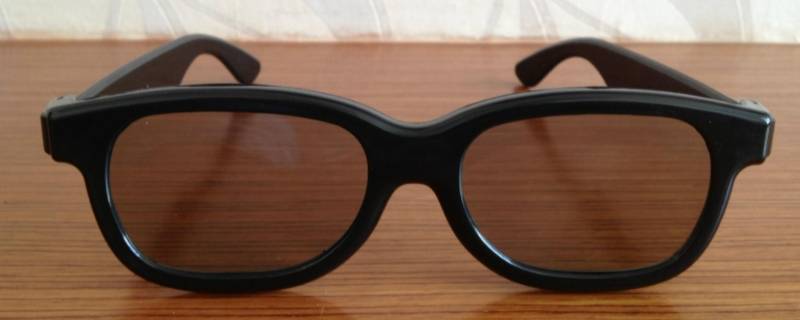 3d眼镜怎么夹在近视眼镜上（3d眼镜镜片怎么夹在眼镜上）