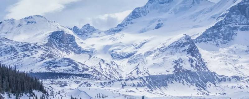 红军过雪山是哪座山（红军过雪山是哪座山几月份过的）