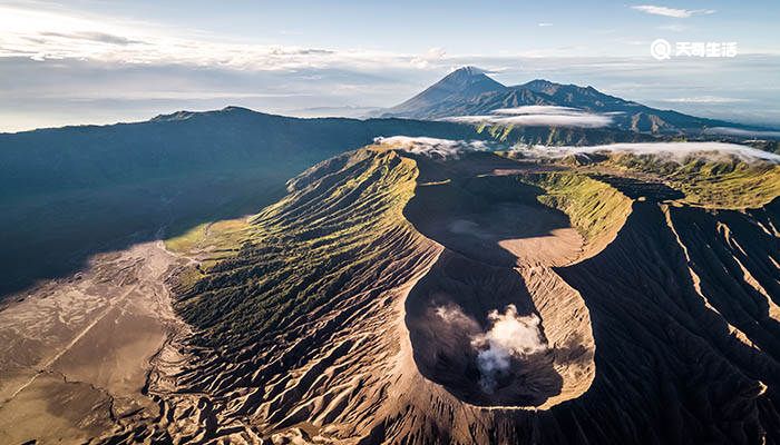 海底火山爆发的原因