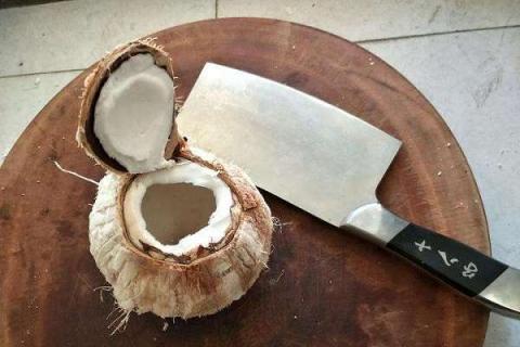 椰子怎么打开 椰子怎么打开椰子的正确打开方法视频