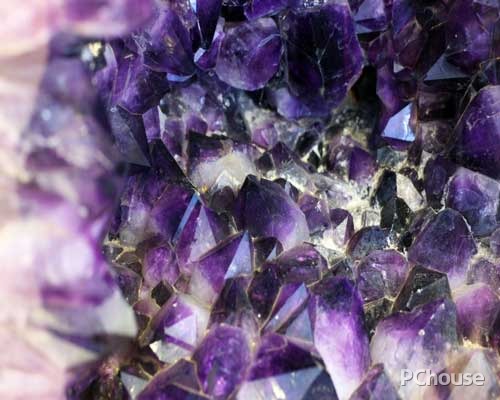 紫水晶的风水学应用（紫水晶块和紫水晶碎石的风水作用）