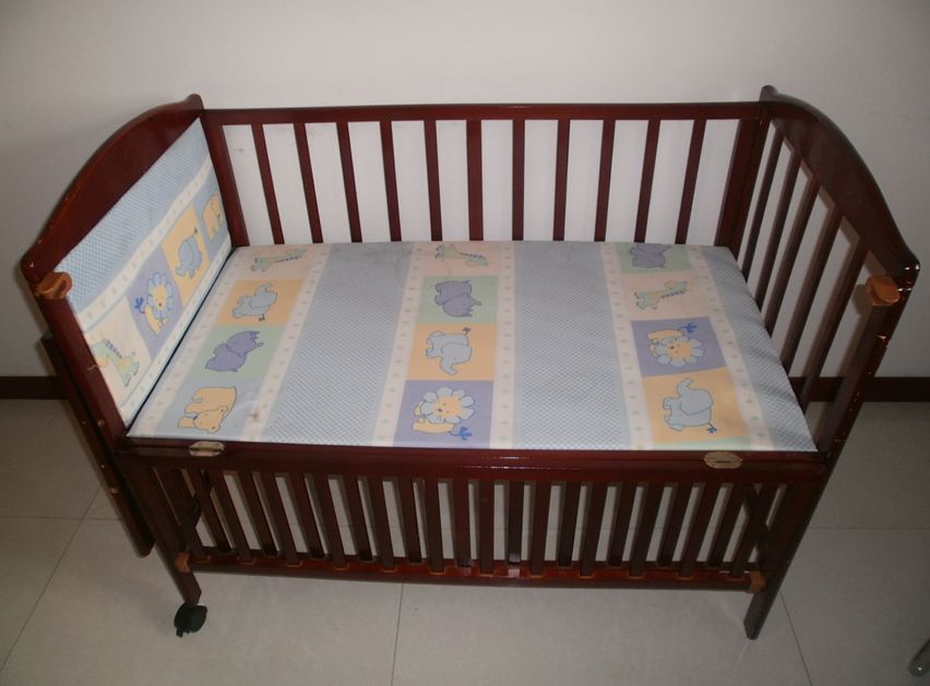 婴儿床安装组装步骤（婴儿床组装教程）