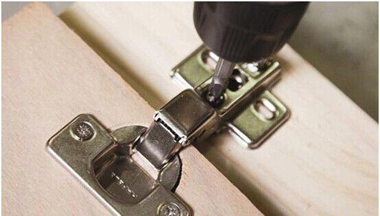 柜门铰链的安装技巧 柜门铰链的安装方法