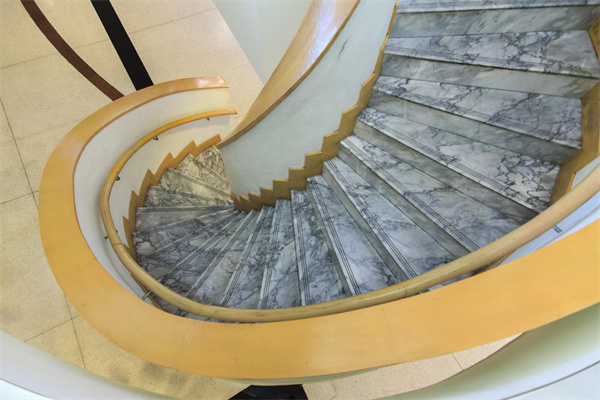 楼梯装修用什么材料好 楼梯简单装修啥材料