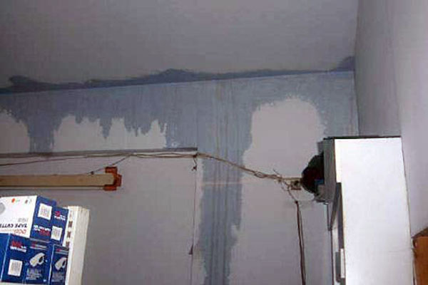 关于卫浴间墙面漏水的原因（关于卫浴间墙面漏水的原因是什么）