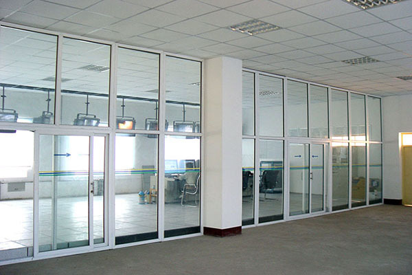 选用玻璃隔断需要注意的问题 选用玻璃隔断需要注意的问题有哪些