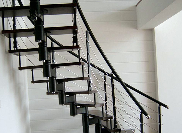 钢木楼梯装修注意事项及选购技巧 钢木楼梯装修注意事项及选购技巧视频