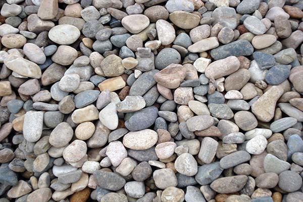 鹅卵石和玉石的区别 鹅卵石跟玉石的区别