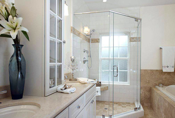 如何让玻璃浴室更加美轮美奂 如何让玻璃浴室更加美轮美奂呢
