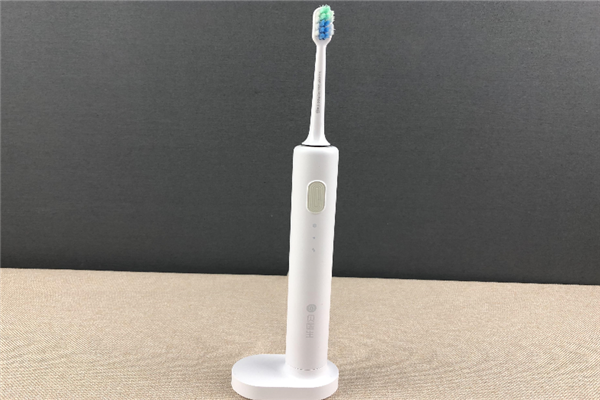 电动牙刷有必要买吗 电动牙刷怎么刷牙才是正确的 电动牙刷可以带上飞机吗