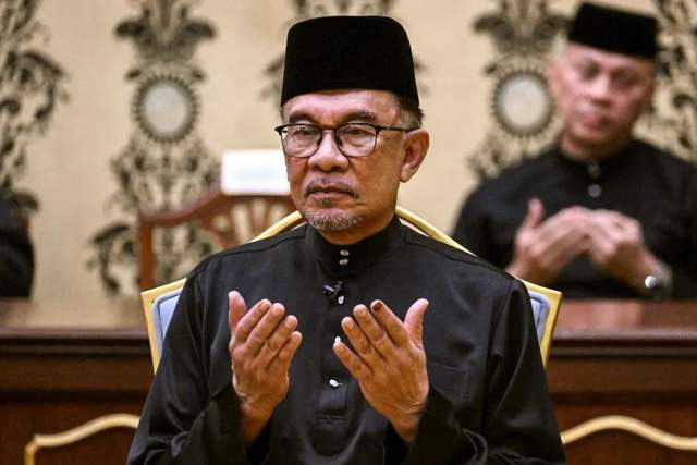 马来西亚迎来75岁新总理：与马哈蒂尔二十多年“恩怨缠斗”