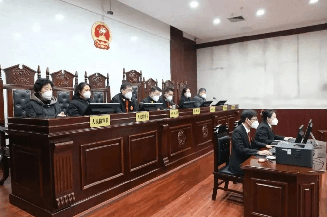 河南省开封市中级人民法院公开开庭审理被告人刘青艺、刘得见故意伤害一案，将定期宣判