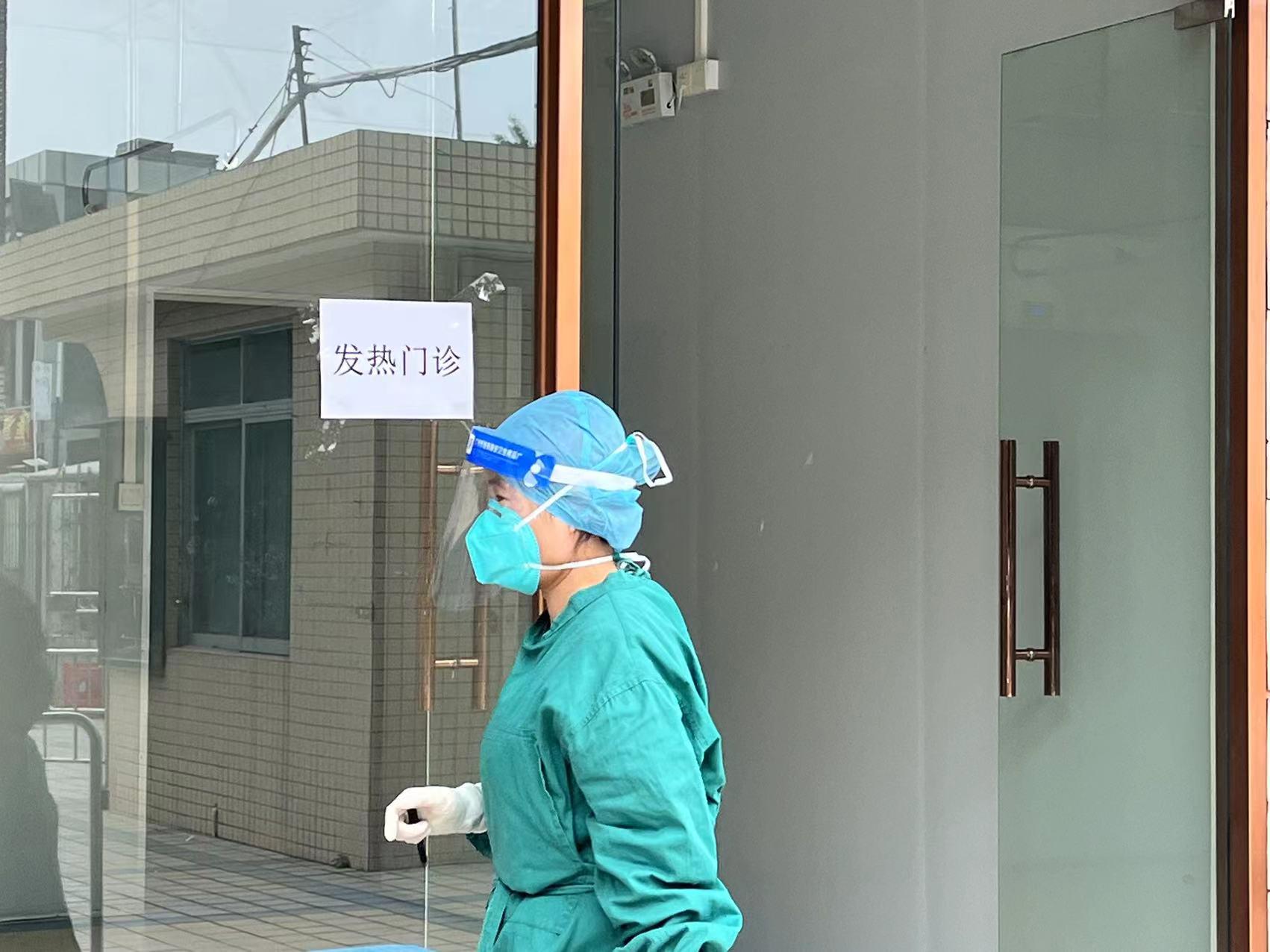 广州发热门诊压力陡增：病人增加数倍 医院紧急扩容
