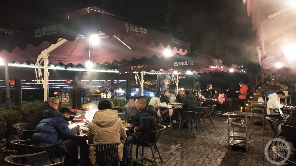 “阳过”回归激活重庆餐饮业：有火锅店一晚接待200桌，小面馆一天卖400碗