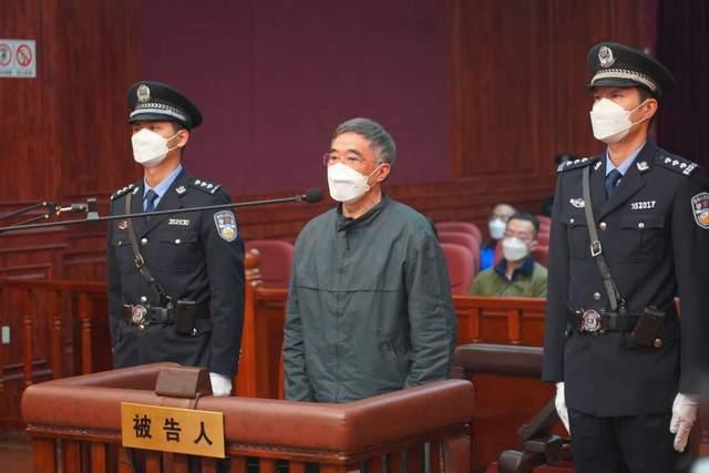 徐鸣受审：退休三年后还在受贿，非法收财物超5000万