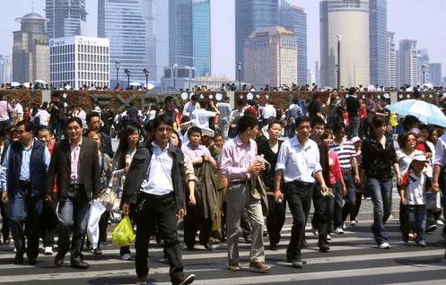 中国出生人口首次跌破1000万  人口出生率连续三年跌破1%