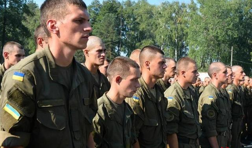 老人、女兵之后，乌克兰新一轮征兵动员向官员下手