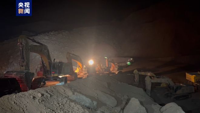 内蒙古煤矿坍塌救援现场：坍塌体净高80米 曾二次坍塌