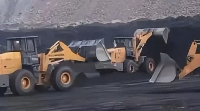 王祥喜率工作组在内蒙古阿拉善左旗指导露天煤矿坍塌事故救援处置工作    