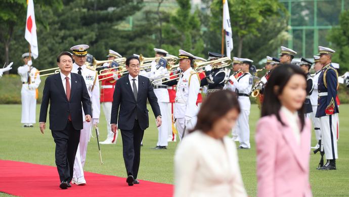 深度 | 日本首相为什么“加急”访韩？日韩和解对东北亚局势意味着什么？