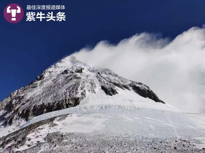 距珠峰顶还有不到400米，两位攀登者为救人放弃登顶：救人更重要