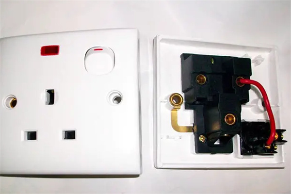 电源插座安装步骤 如何正确使用电源插座